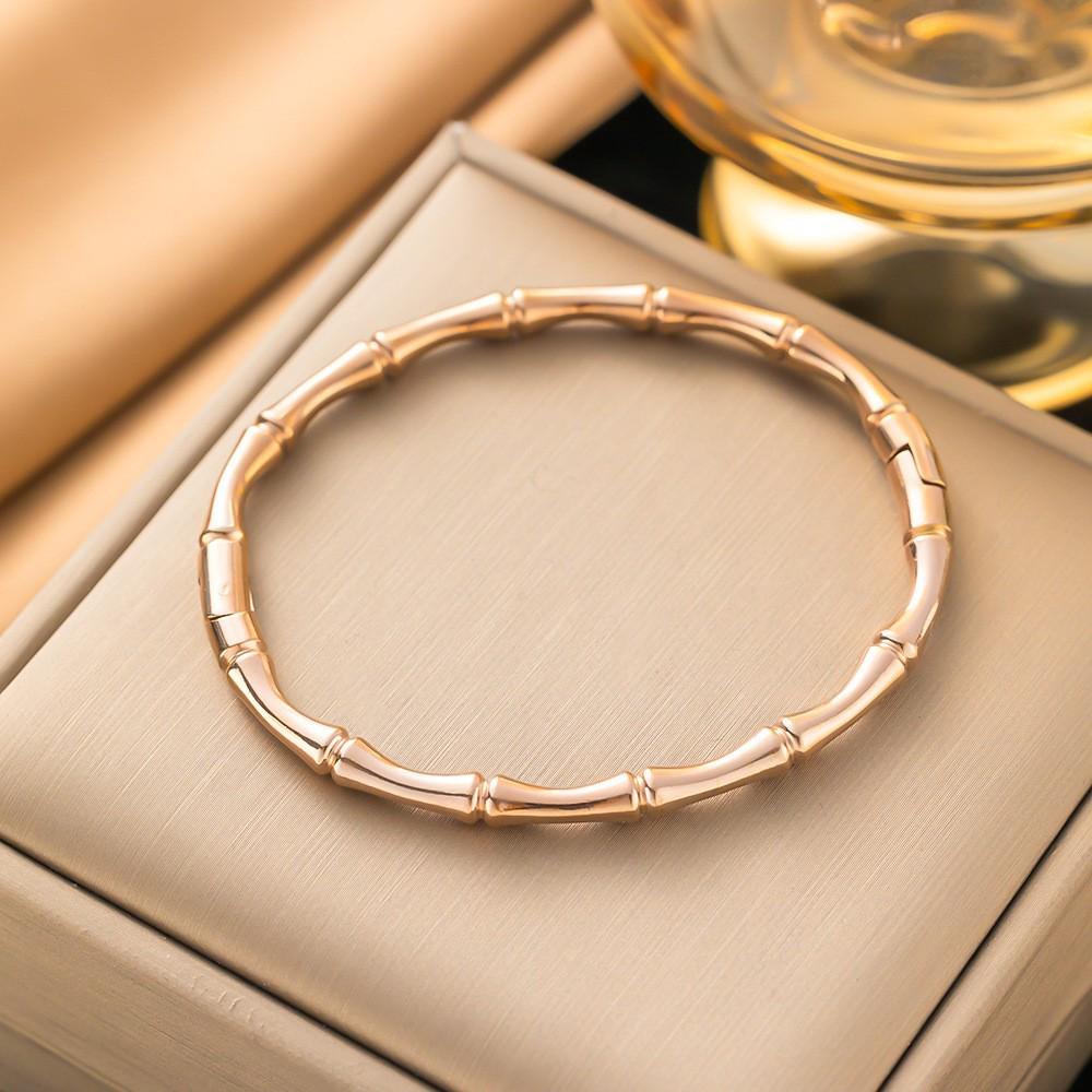 Bracciale da donna in acciaio al titanio con diamanti, placcato oro, non sbiadisce, intarsio di zirconi, alta gamma, semplice, versatile gioiello in acciaio inossidabile