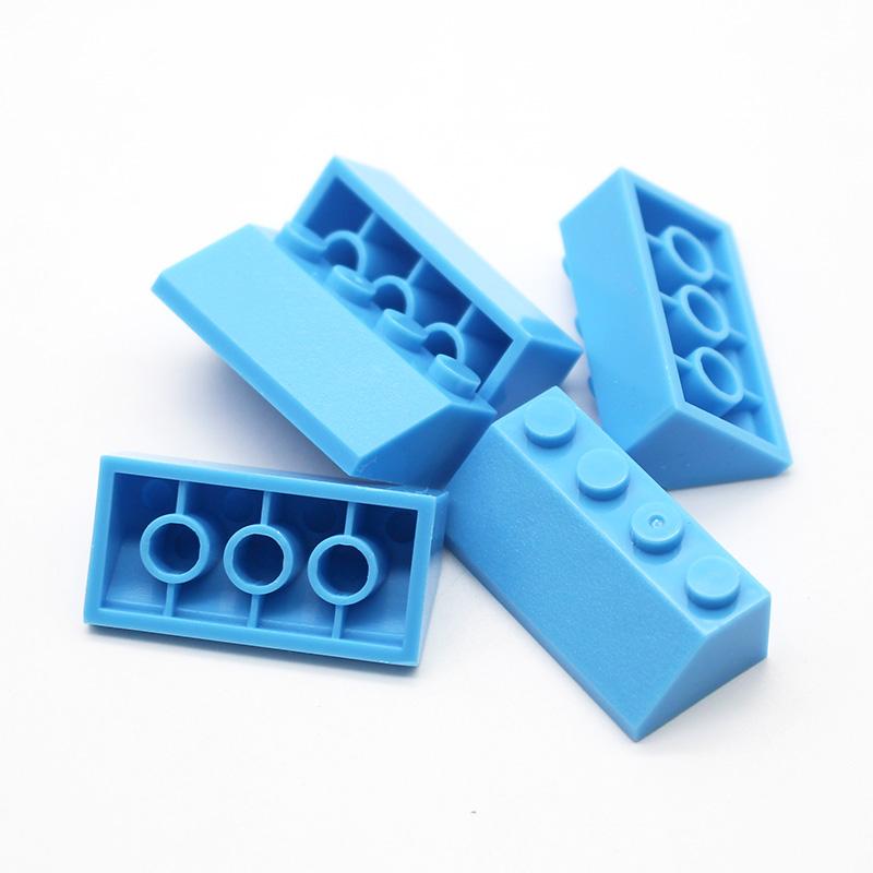 100 ks MOC Tehla Sklon 45 2x4 3037 DIY Vzdelávacia Stavebná Kocka Kompatibilná s Assembles Častice Hromadné Hračky