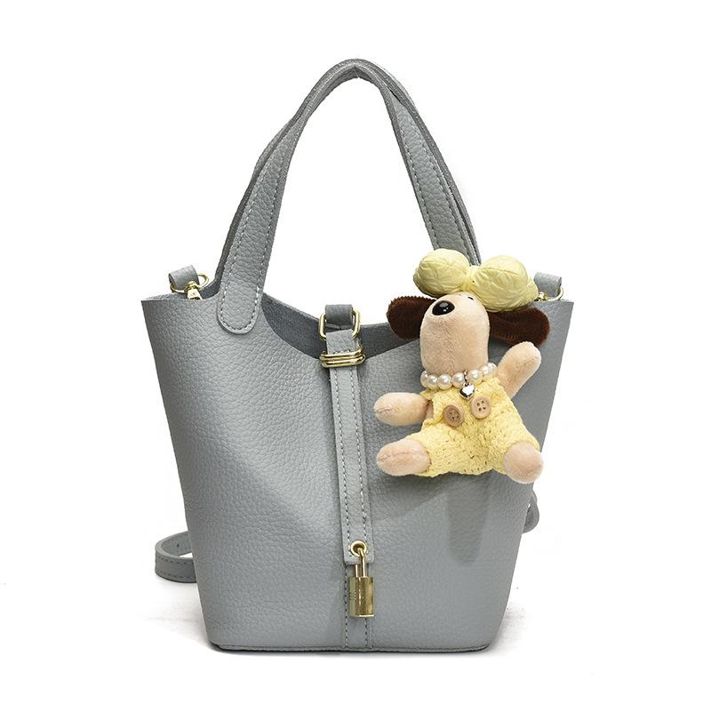 Today's Popular Bags Are Women's New Fashion and High-end Single Shoulder Messenger Bags, Portable Bucket Bags.