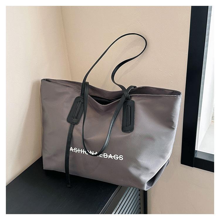 

Commuting Underarm Women s Bag Fashion Casual Going Out Handheld Shoulder Bag College Student Class Commuting Large Capacity Tote Bag сірий колір