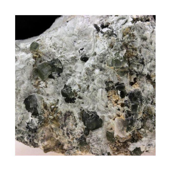 Pierres et Minéraux. Prehnite. 510.0 ct. La Combe de la Selle, Bourg d'Oisans, France.