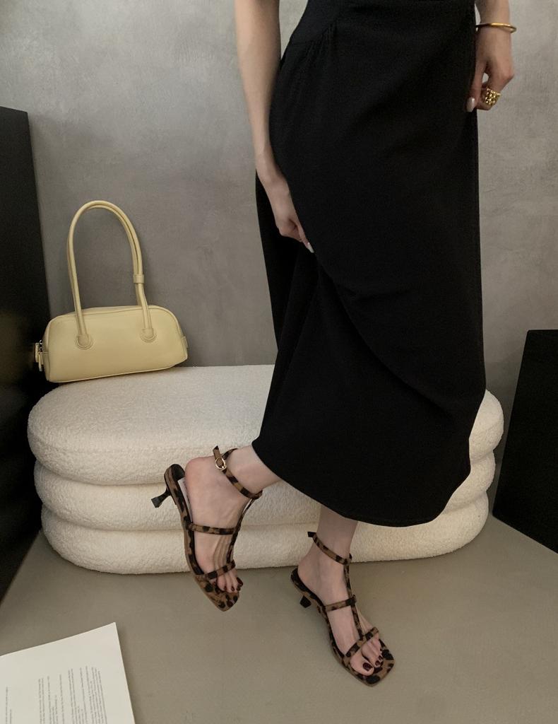 Cold God! Temperament Square Head Word with Thin Heel Sandals Women's Summer and Korean Version Open-toed High-heeled Sandals