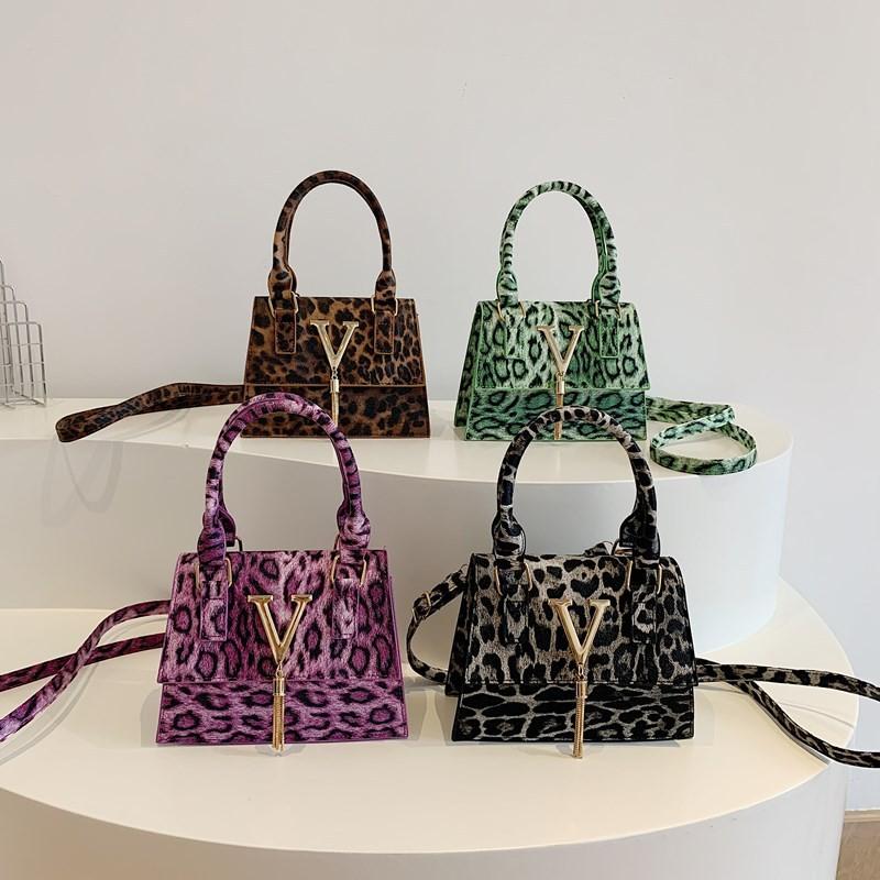 Chic Leopard Print Handbag For Women With Stylish Shoulder Strap And Modern Design