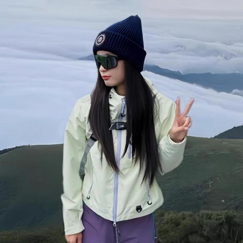 Petite Women's 2025 Outdoor 3-in-1 Waterproof Windproof Winter Mountaineering Jacket