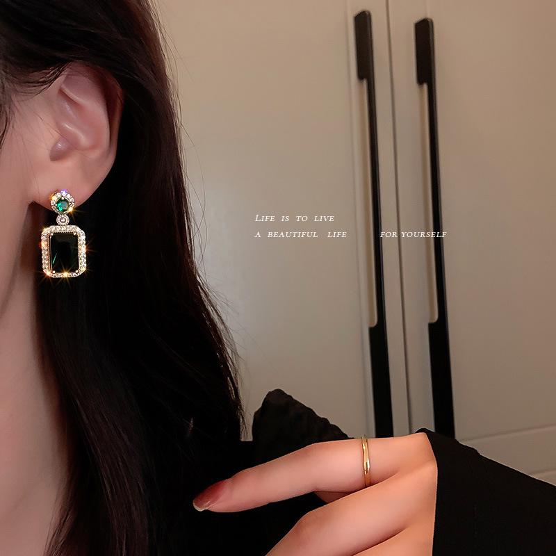 Vintage Silver Needle Zircon Emerald Earrings & Necklace Set: Elegant Artificial Crystal Stud Earrings with Luxury Clavicle Chain for Women