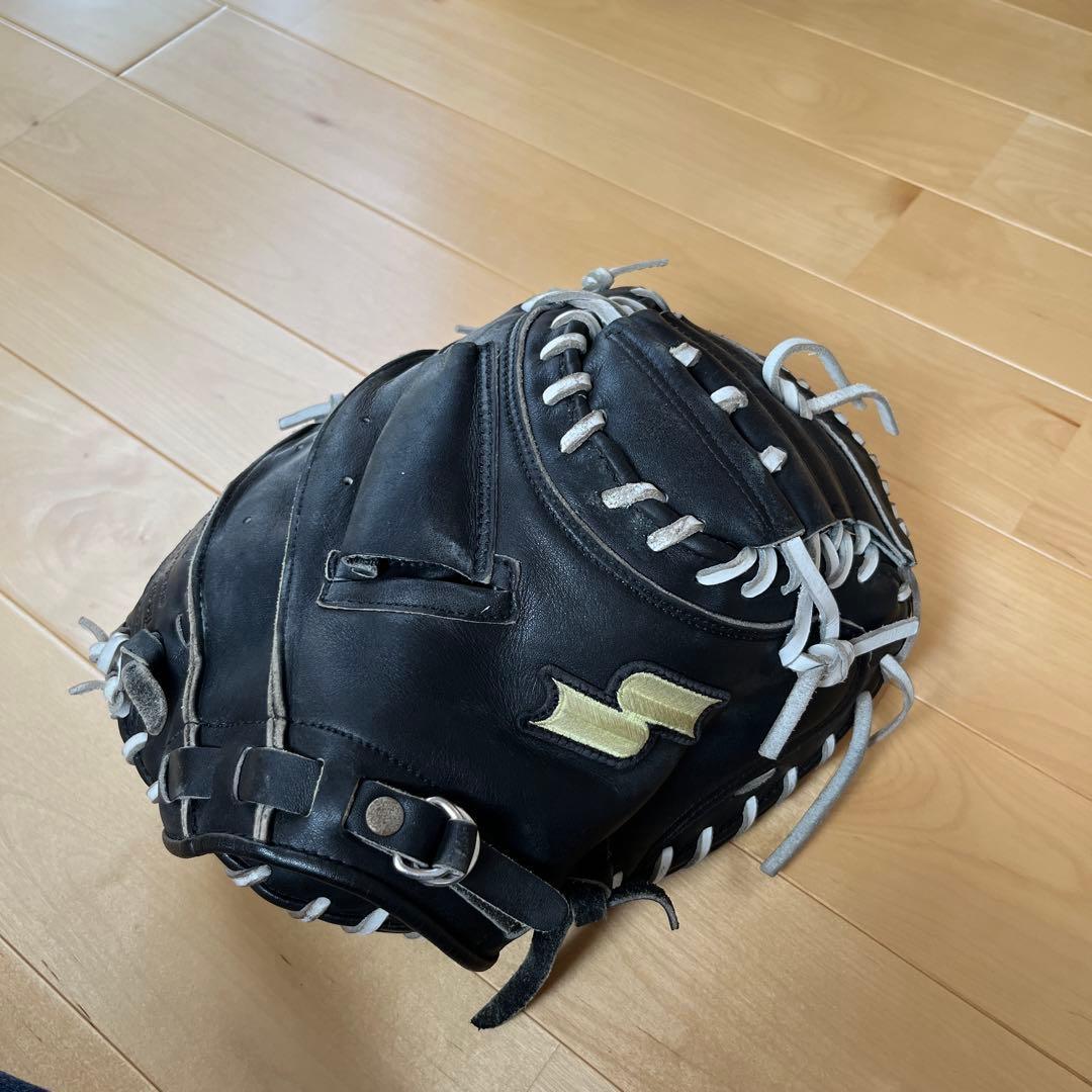 Used SSK catcher s mitt soft