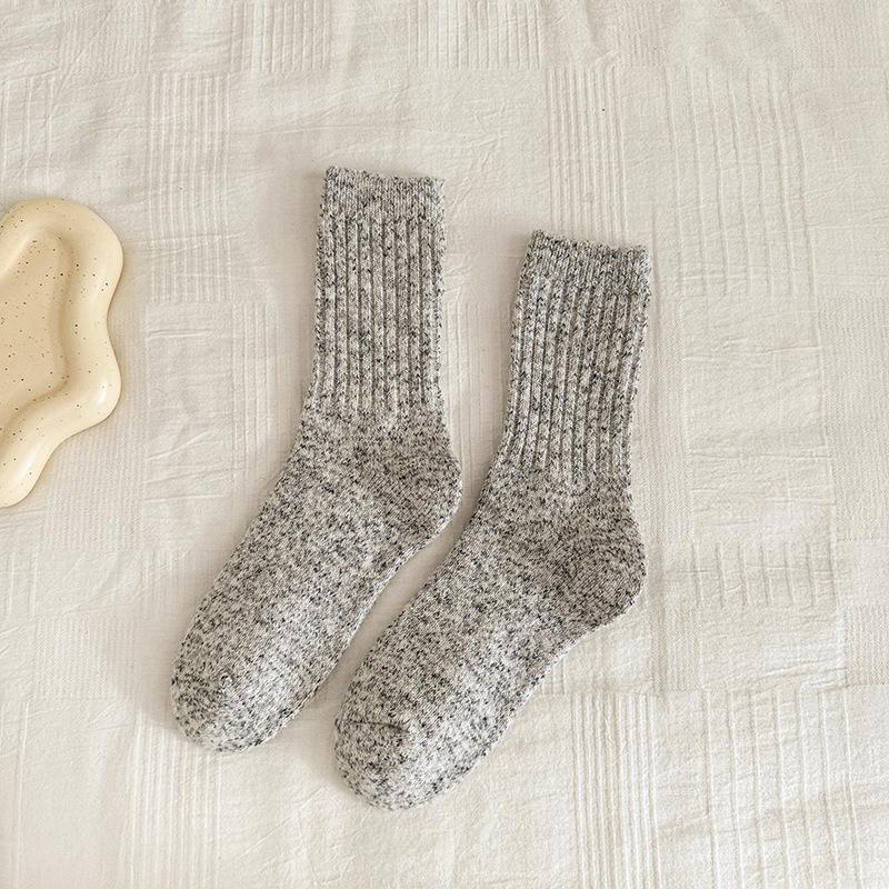 Zhuji Women's Korean-Style Thickened Polka Dot Mid-Calf Socks - Autumn/Winter Warm Long Pile Design