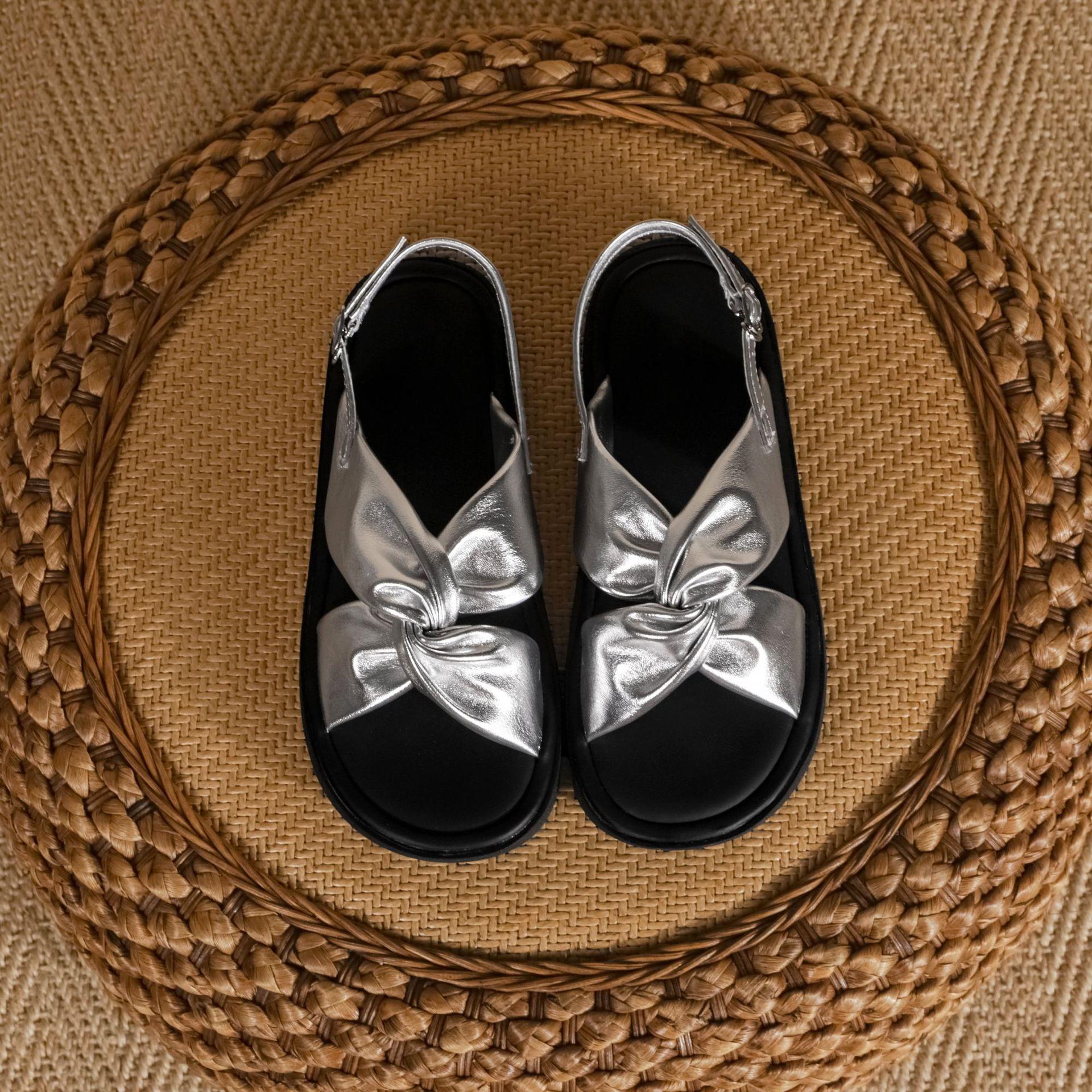 

French thick-soled cool slippers women s summer outer wear casual style versatile sandals wrinkled cross-strap French women s shoes soft sole 39 серебряный