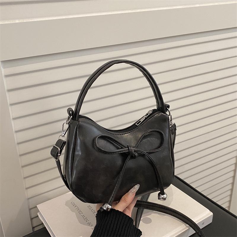 

Unique niche design bag women s new autumn versatile messenger bag exquisite handbag small bag