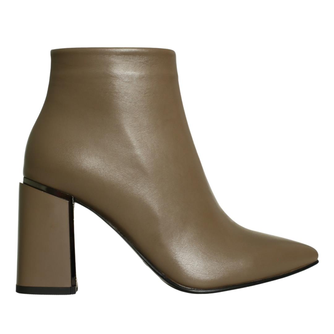 

Женские сапоги из натуральной кожи на высоком каблуке 35