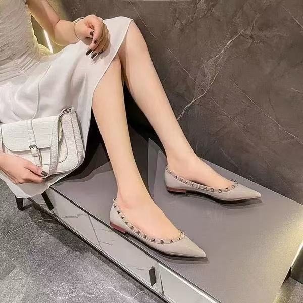Rivet patent leather temperament pointed single shoes shallow mouth spring and summer French evening breeze gentle soft bottom flat bottom ladyshoes
