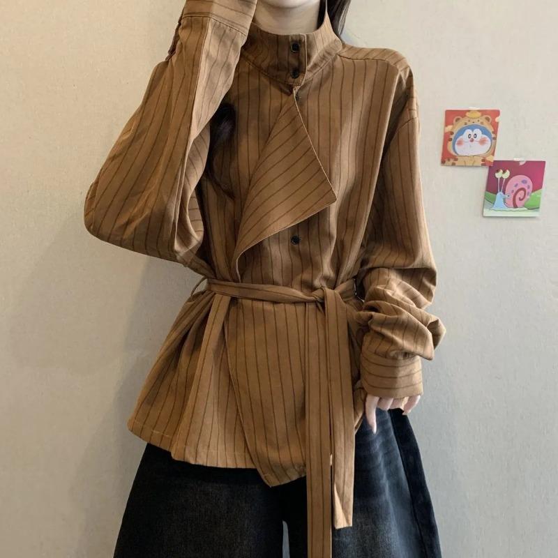 

Женская полосатая рубашка с длинными рукавами и воротником-стойкой для осени, новый дизайн высокого класса, топ с завязками на талии M кофейный