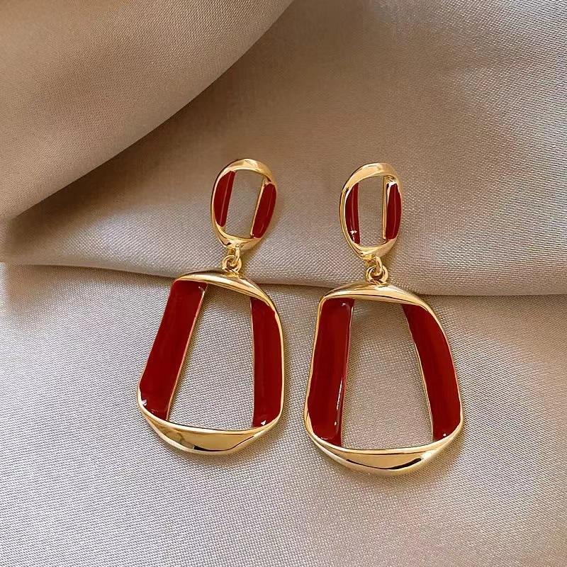 

Серьги-гвоздики Осенне-зимние модные дизайнерские серьги Легкая роскошь Темперамент Высококлассные серьги