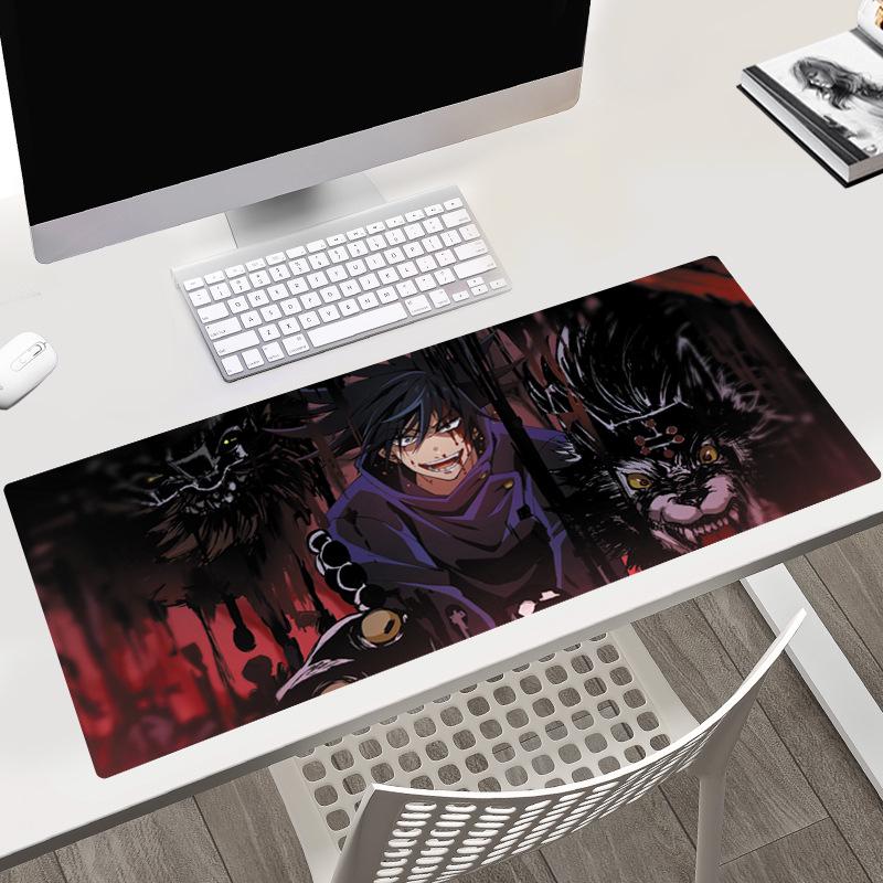 Tapis de bureau Jujutsu Kaisen 40x90x0.3CM avec les personnages Gojo, Yuji et Megumi.