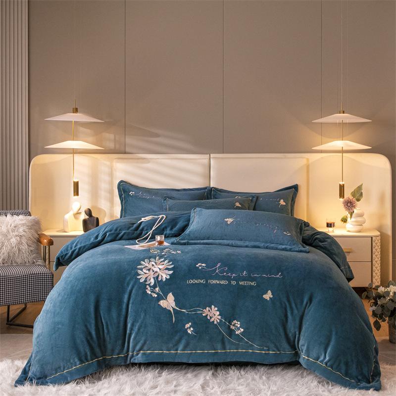 A klasės pieno aksomas keturių dalių žieminis šiltas sutirštintas dvipusis aksominis antklodės užvalkalas didelio tankio matinis vienspalvis raižytas aksomas