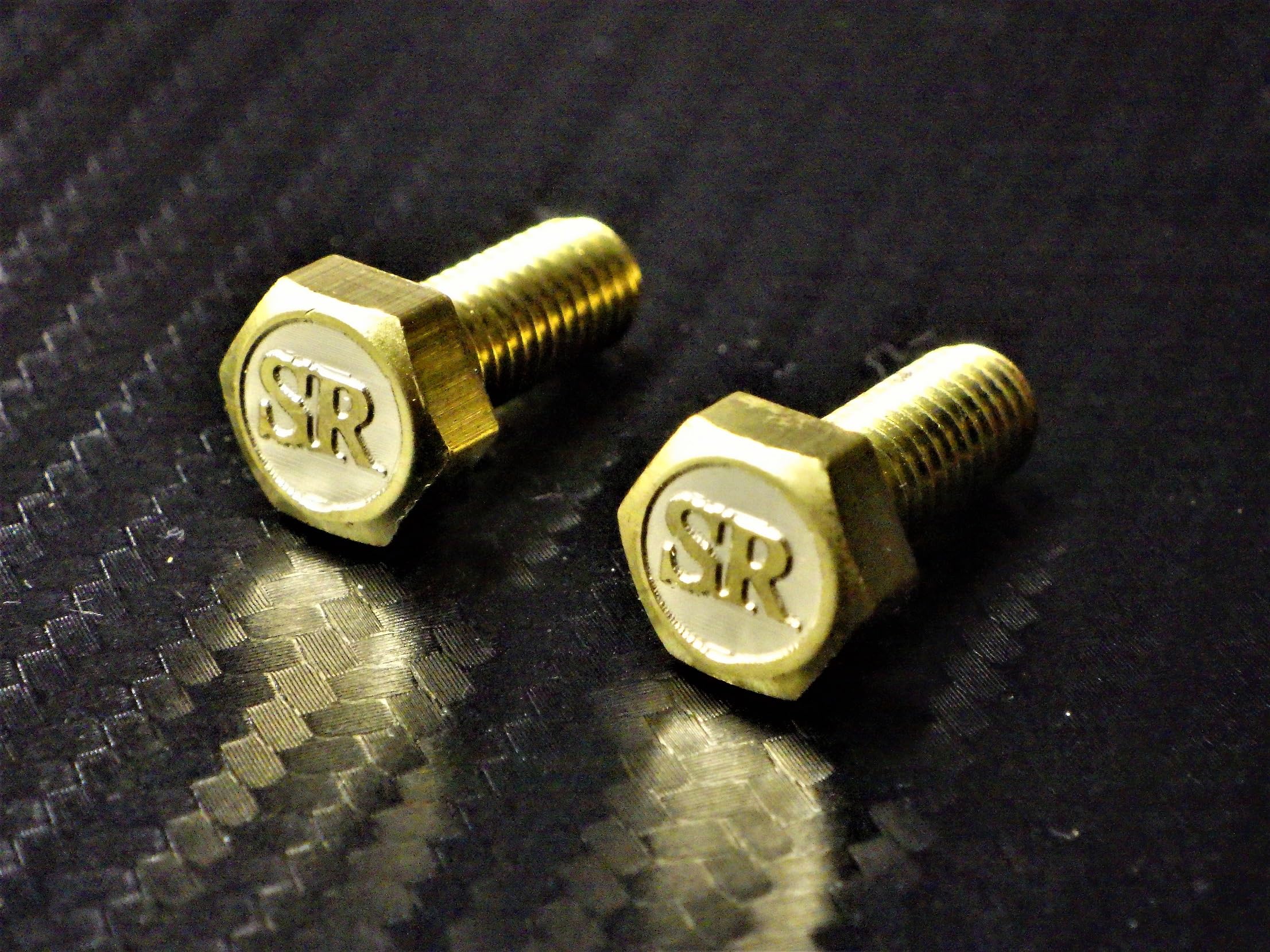 

QC-12 SR SR400 SR500 SR125 Custom Parts Engraved Brass Number Bolts M6x15mm 2pcs золотой