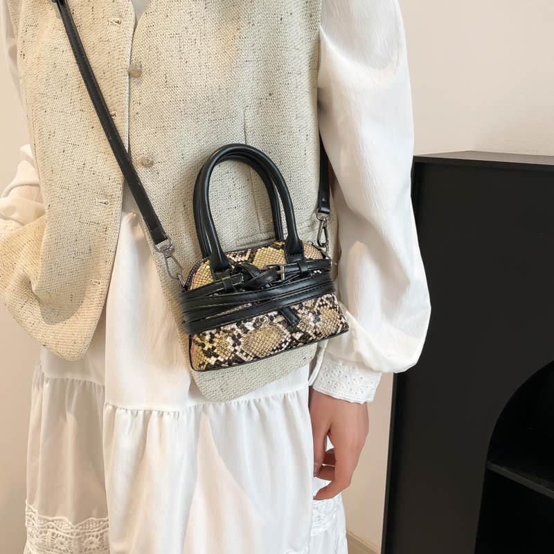 Bags This year, popular small bags 2025 new European and American fashion snake pattern retro portable women's shoulder shell bag