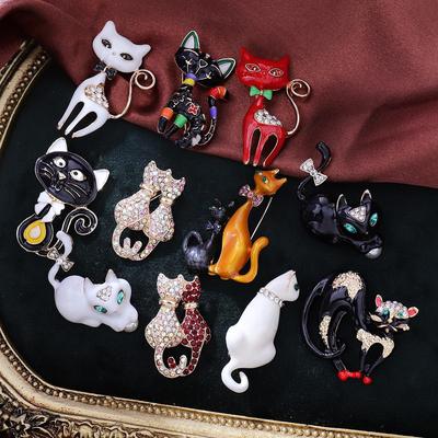 Charming Cat Brooch: High-End, Cute Kitten Design for Women