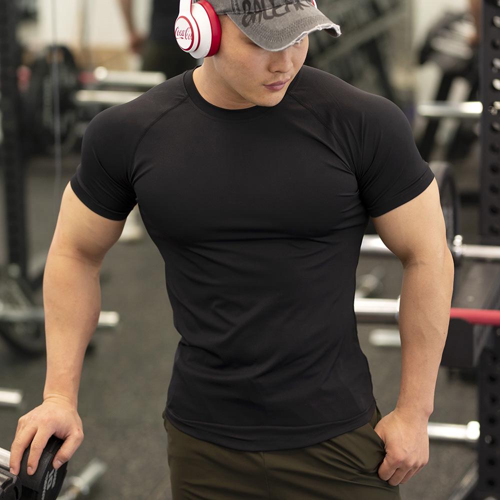 

Men s Summer Quick-Dry Fitness T-Shirt: High Elastic, Sweat-Wicking, Breathable, Short Sleeve Sportswear L чёрный