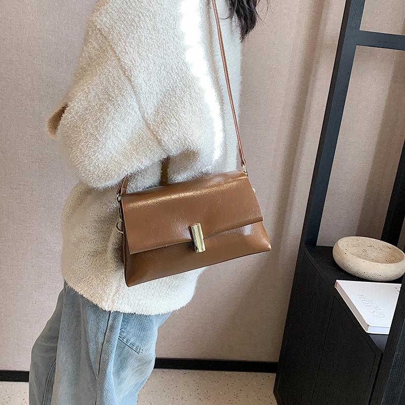 Women's Leather Shoulder Bag with Retro Waxed Finish Small Square Bag Crossbody Bags for Work Crossbody Bag Fashion