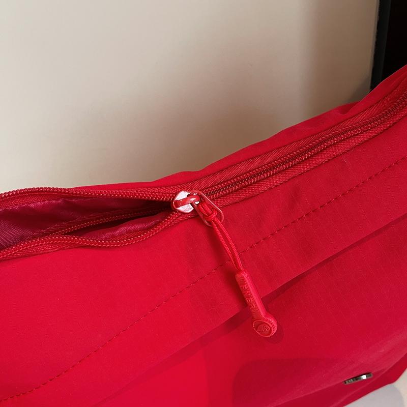 Lightweight Nylon Crossbody Bag for Women – Sleek & Water-Resistant Design with Adjustable Strap, Perfect for Daily Use