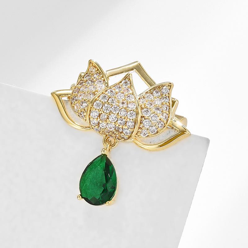 New Women's Light Luxury Design Water Drop Flower Small Breast Needle Clothing Coat Accessories Fashion Jewelry