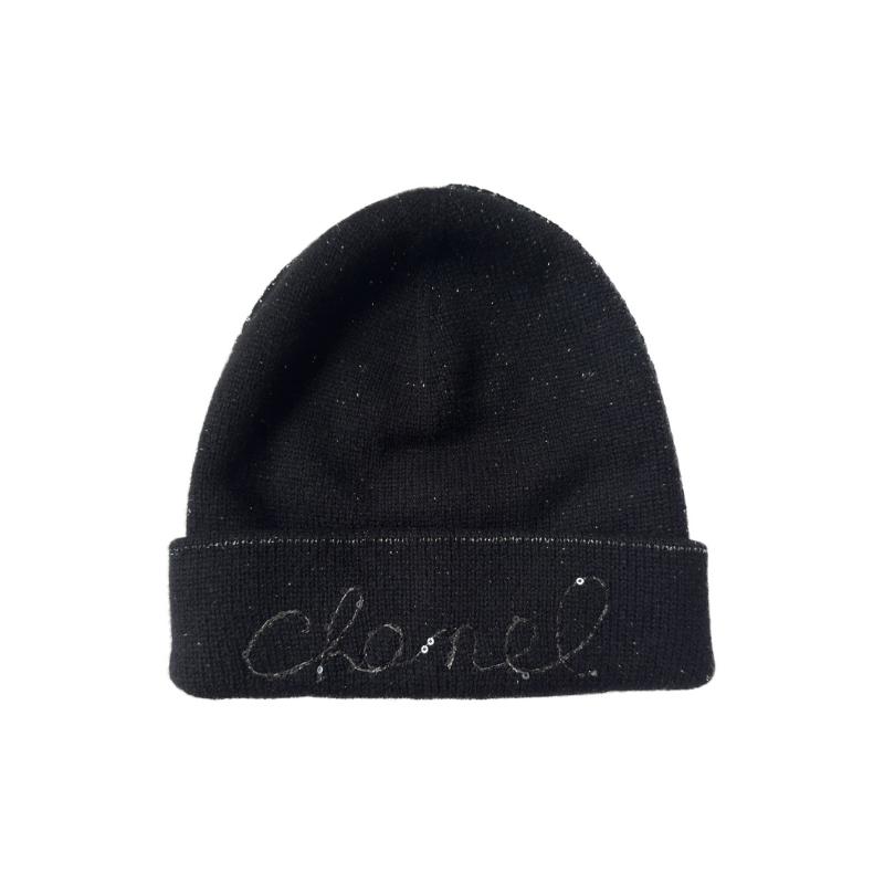 

CHANEL Letter Decoration Warmth-Fleece Hat Unisex Couple Style Black чорний