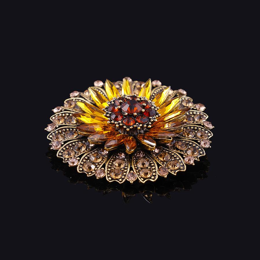 Elegant Sunflower Brooch, High-end Women's Luxurious Style, Diamond-encrusted Brooch Design Sense