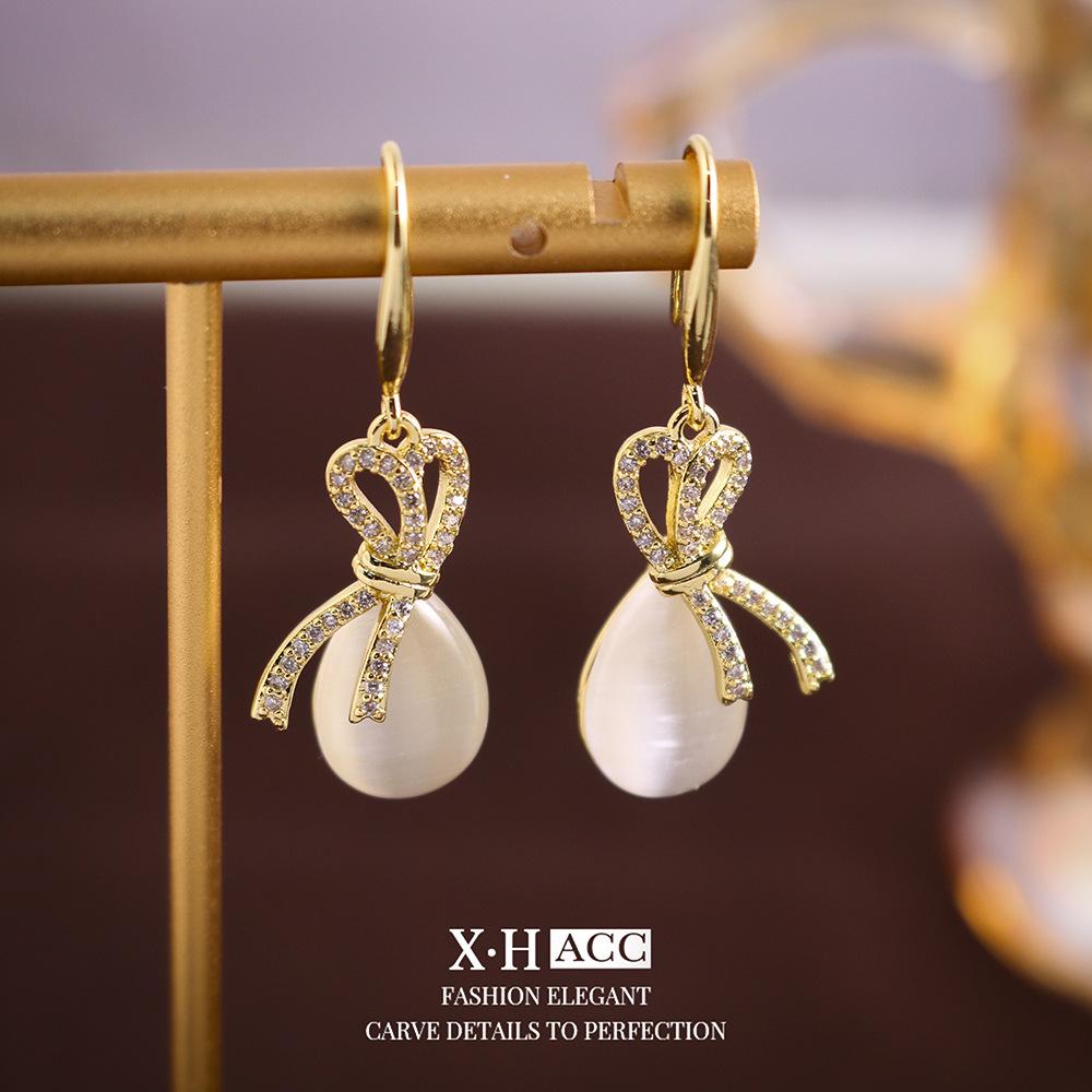 Silberne Nadel Katzenaugenstein Blume Ohrringe - Elegantes, vielseitiges Modeaccessoire für Frauen