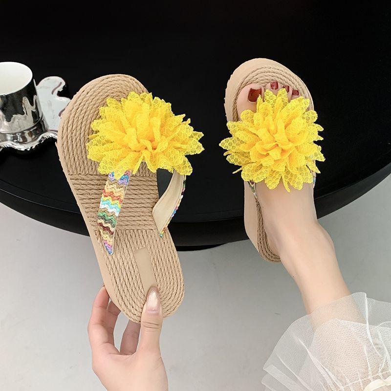 Non-slip vacation beach shoes women's summer wear 2025 summer new fashion platform flip-flops flower slippers women