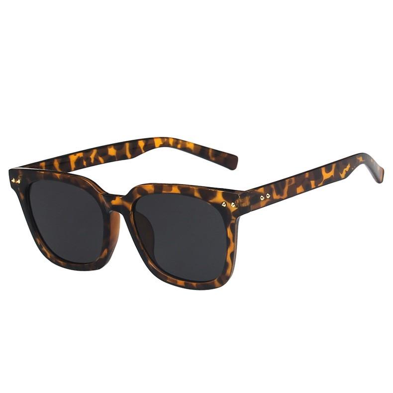 

Orange Square Vintage Sunglasses Women Brand Designer Retro Rivet Sun Glasses Female Fashion Small Frame Oculos De Sol UV400 only 1pcs sunglasses