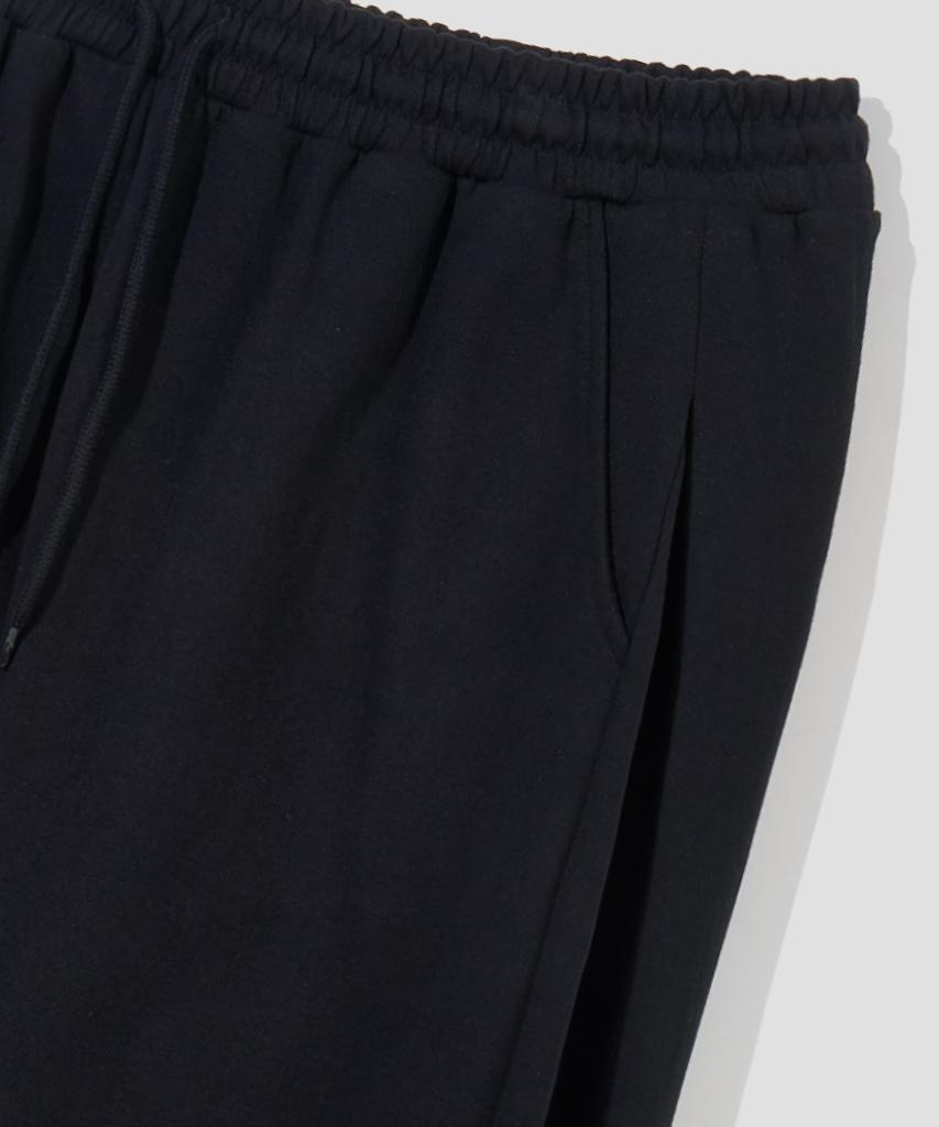 AGOD Side Pleat Curved Sweatpants [Black]