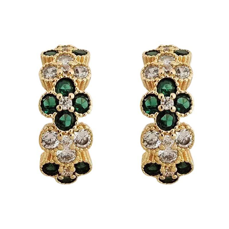 Minimalistische vierblättrige Kleeblatt-Ohrringe: Smaragd Zirkon, Vintage-inspiriert, 18K vergoldetes Kupfer, Trendiges Design, Ohrclips.