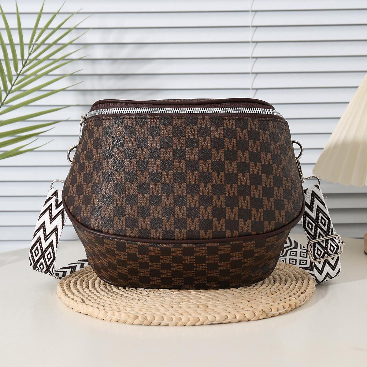 Fashion trend bag women s new printed retro women s waist bag breast bag 2524₽