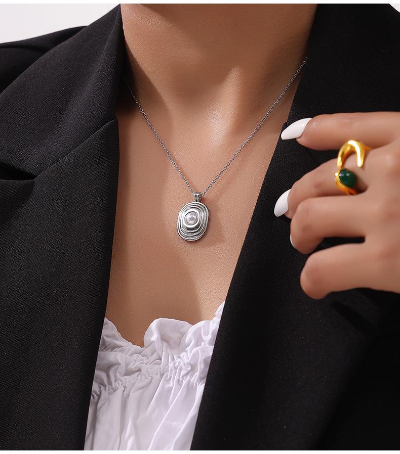 18k Gold & Titanium Steel Pearl Necklace - European & American Geometric Design, Light Luxury, Non-Fading.