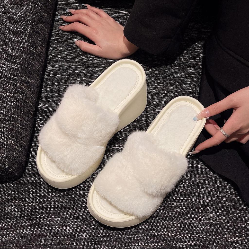 Slope heel thick-soled fluffy slippers female summer wear 2024 new fairy wind one-word drag niche high-heeled cool slippers