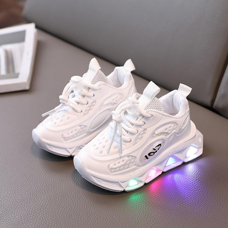 Kids' LED Light Up Sneakers Boys & Girls Breathable Mesh LED Flashing Chunky Shoes Lightweight Non-Slip Casual Trainers