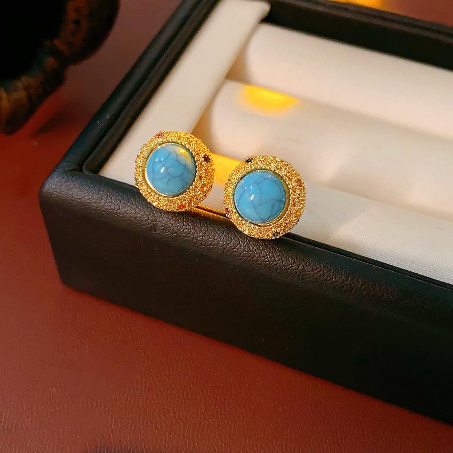 Female Niche Versatile Retro High-end Fashion Earrings