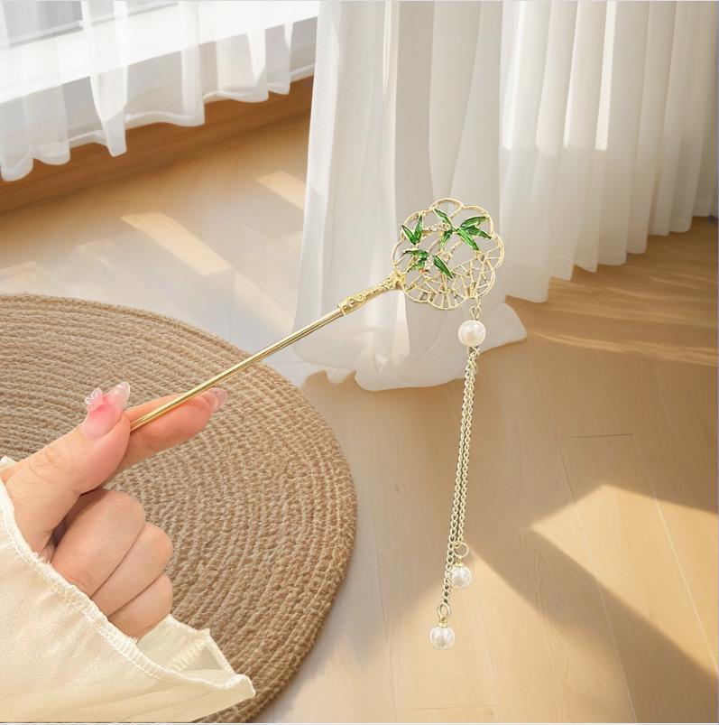 Lily Flower Hairpin for Women: Tassel Hair Stick, Hanfu Hair Accessory, Intangible Cultural Heritage Design.