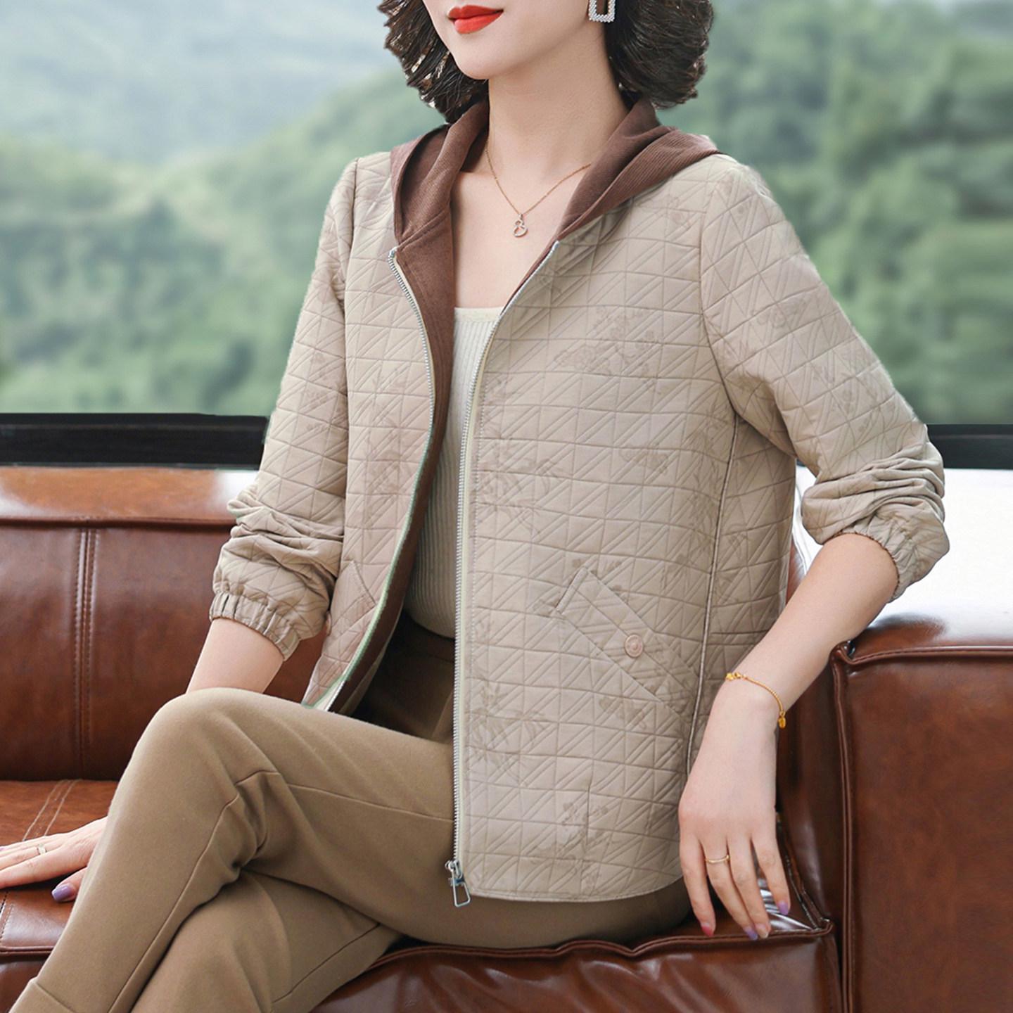 

Stylish 2025 Short Autumn Jacket for Petite Women Over 50 - Casual Spring and Autumn Top XL (Recommended 105-115 jin)