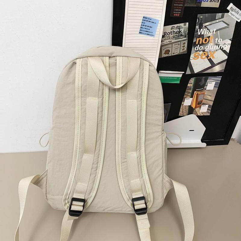 Нейлоновый рюкзак для женщин — фото 10