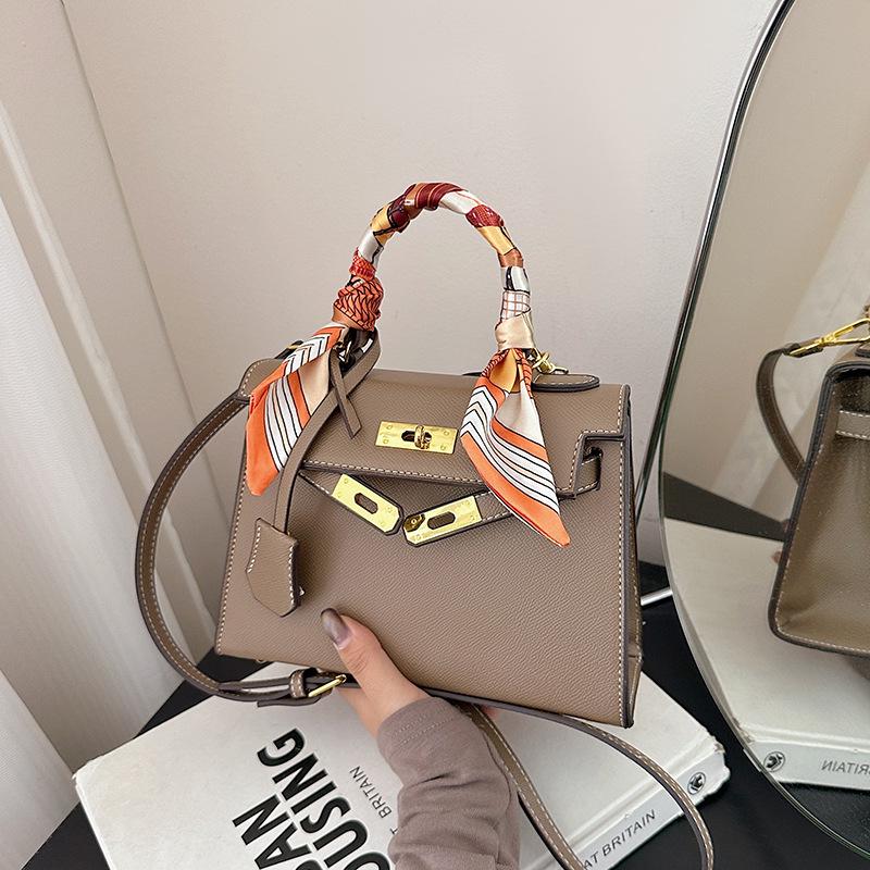 

Женская ретро сумка кроссбоди с универсальным шарфом темные хаки