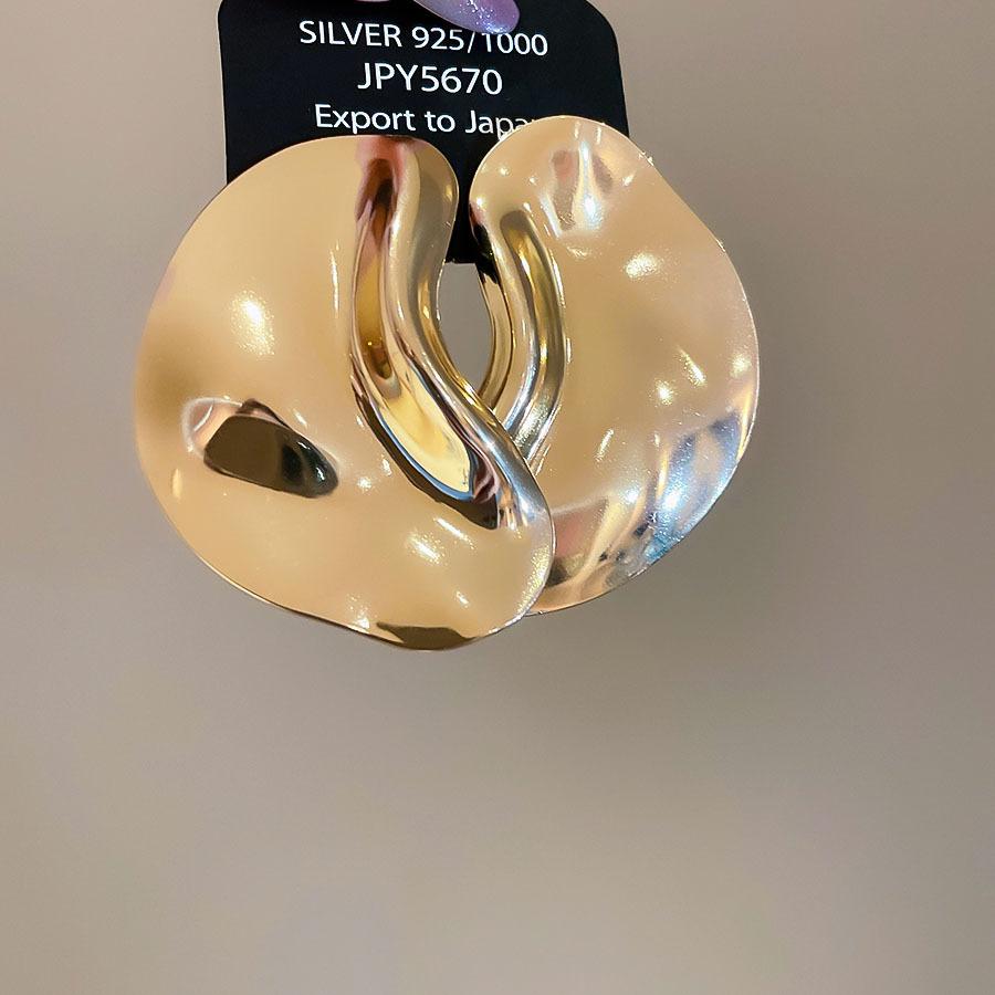 Stylish Irregular Three-Layer C-Shaped Earrings: European & American Metal Fashion Studs with a Luxurious High-End Appeal