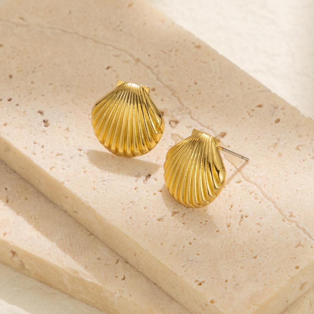 Gold Fashionable Shell Earrings For Women Simple And Elegant Design