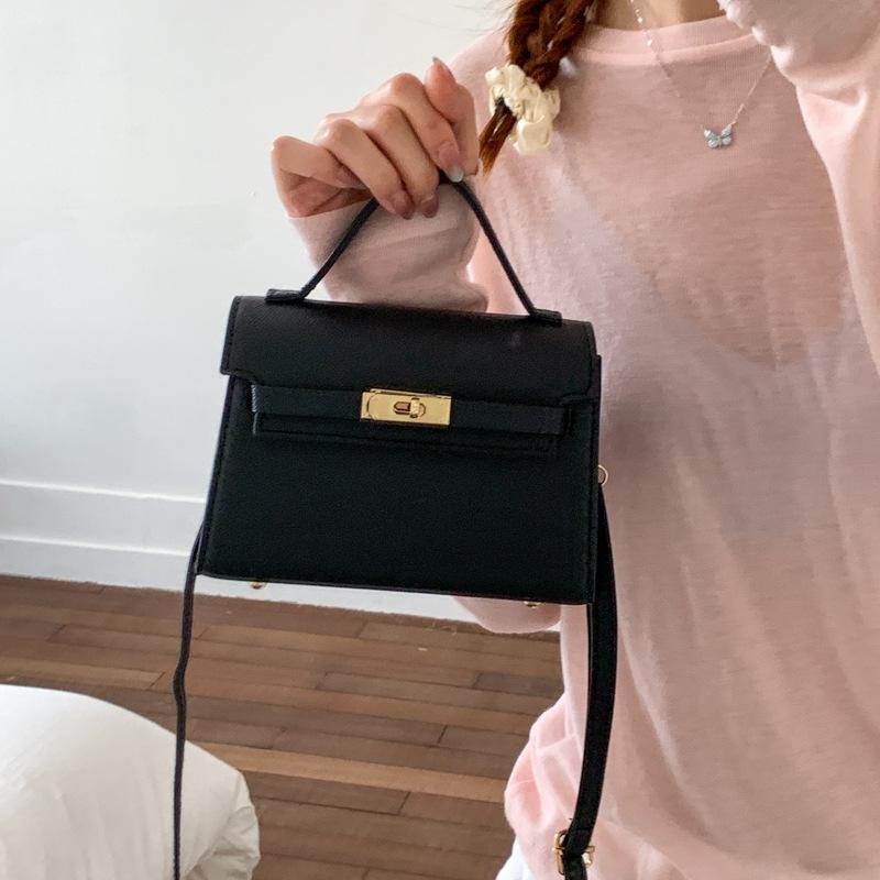 

Летняя новая универсальная модная маленькая квадратная сумка из масляной вощеной кожи, женственная, для поездок на работу, простая, с индивидуальностью, повседневная сумка-мессенджер чёрный