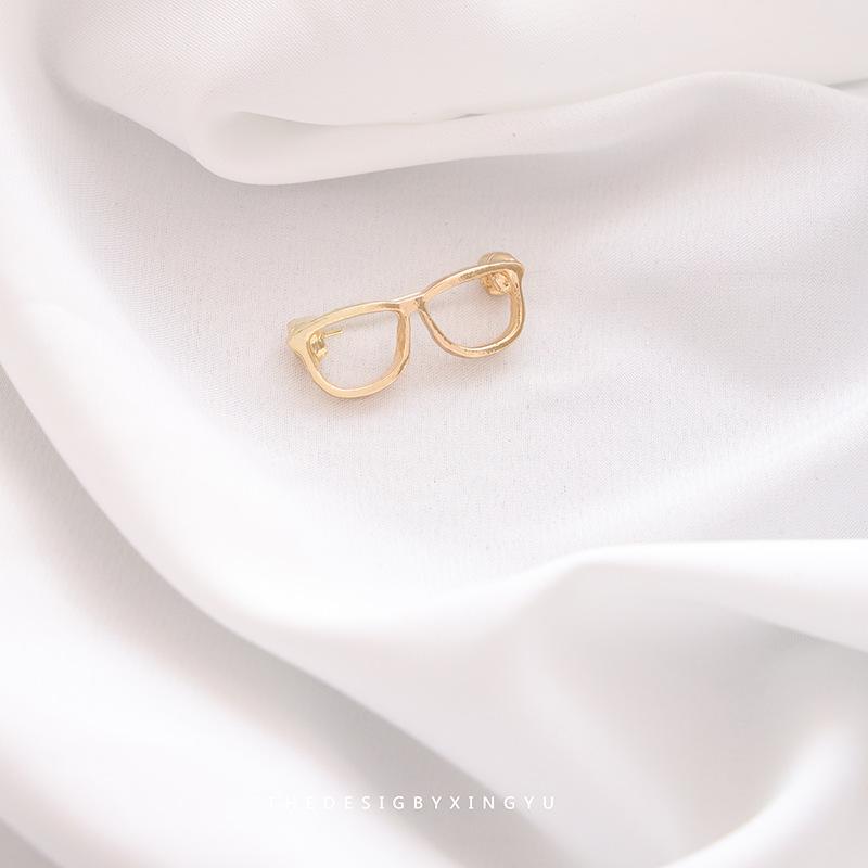 Broche Elegante de Pérola Dourada e Espiga de Trigo: Acessório Versátil e de Alta Qualidade para Mulheres