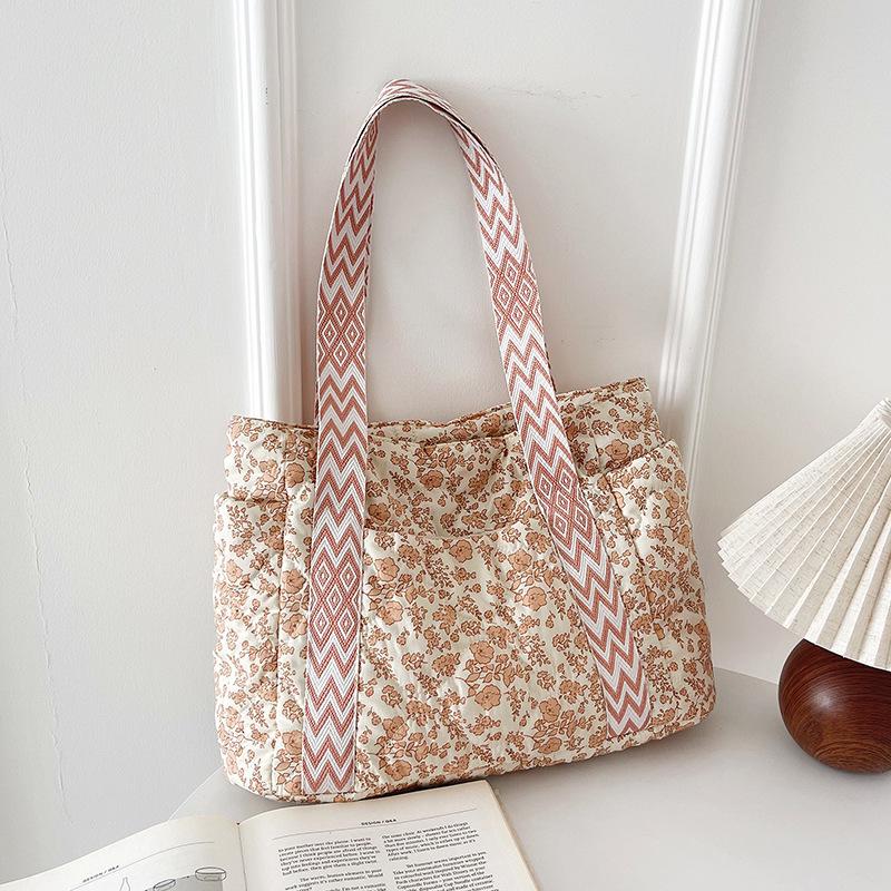 

Korean version commuter class large-capacity tote bag women s 2025 fashion commuter shopping bag shoulder handbag