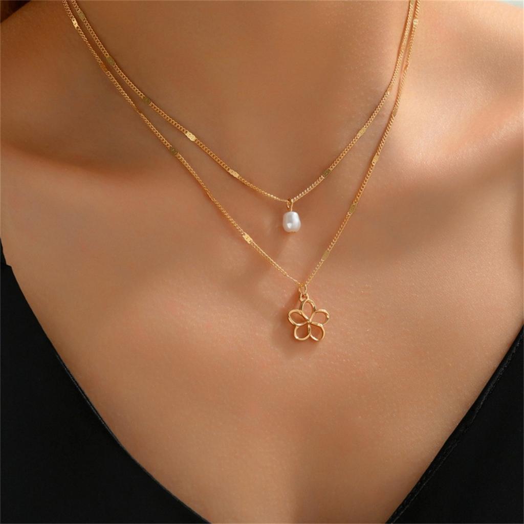Vintage Multilayer Gold Color Rose Flower Round Plate Necklace For Women Simple Snake Chain Floral Choker Fashion Party Jewelry
