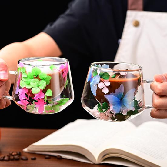 Doppelwandige Kaffeetassen Hochborosilikatglas Tassen mit buntem Blütenblatt-Design Isoliert Hitzebeständig Tee Latte Tassen mit Henkel