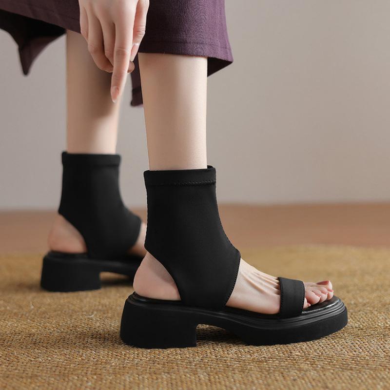 

New women s platform sandals casual black sleeve one-pedal large size shoes summer round head soft sole women s cool boots 39 чорний